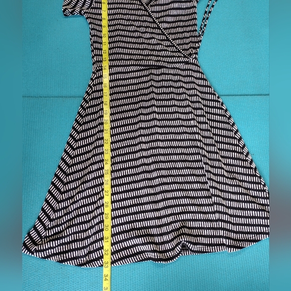 Caution to The Wind Women's Dress Striped A-line Black White Size S - Picture 8 of 8